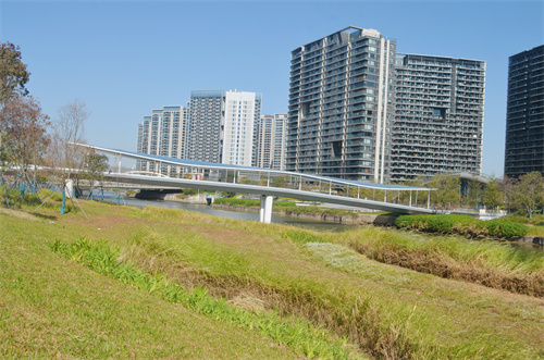 輕盈飄逸，ETFE人行天橋為城市增添一道璀璨風景線